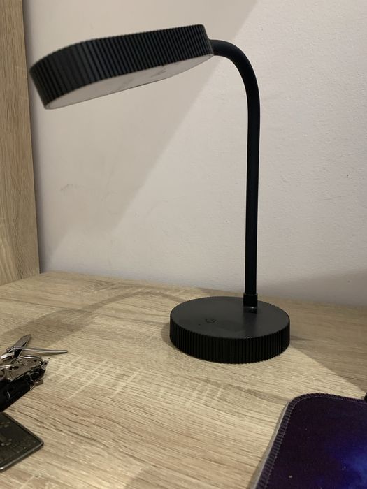 Ładowana lampka biurowa