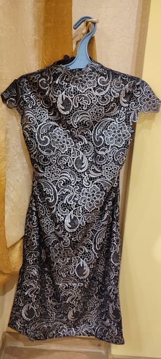 Платье из  выбитого гипюра