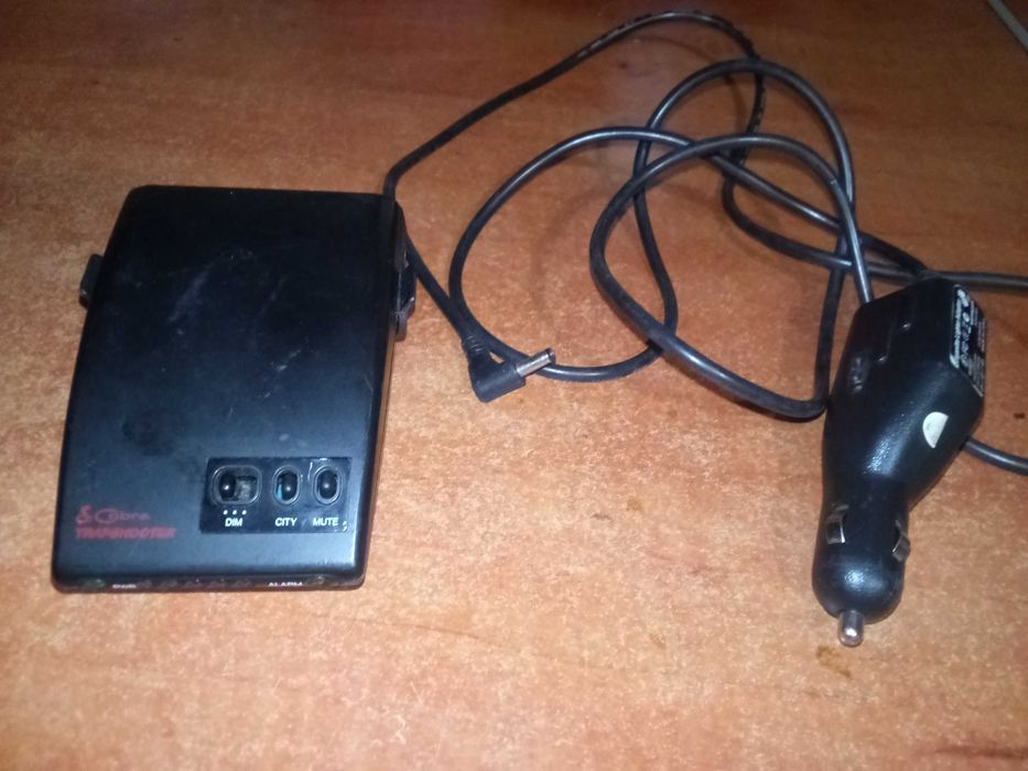 Antyradar COBRA + zasilacz. Pochodzi z lat 90-tych XX wieku.