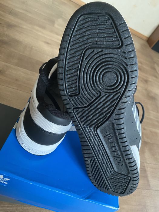 Продаю кросівки adidas оригинальні 43-44