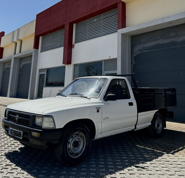 Toyota HILUX 2.4D