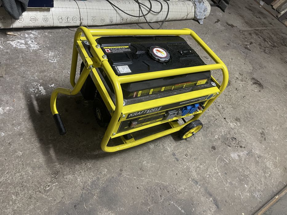 бензиновий 3000W генератор KRAFT&DELE 3800W KD125 Professional свіло