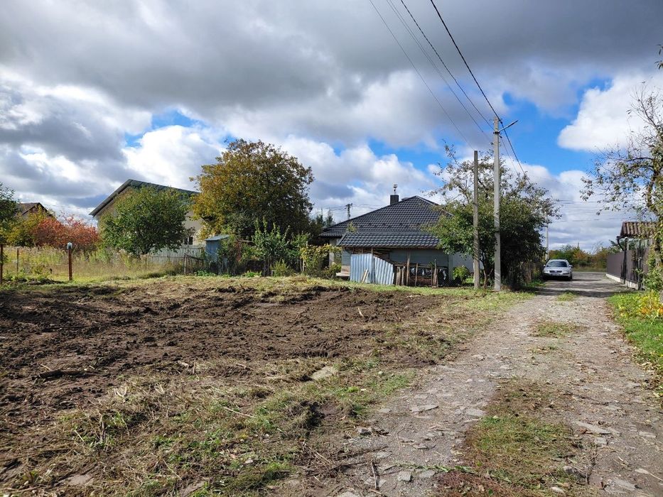 Перспективна ділянка на околиці міста!