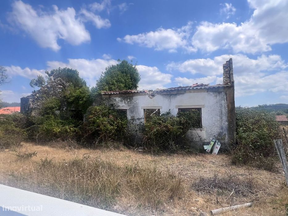 Vende-se Moradia á Entrada de Ourém- Grande Oportunidade