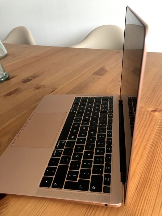 MacBook Air Retina 13-inch em perfeito estado
