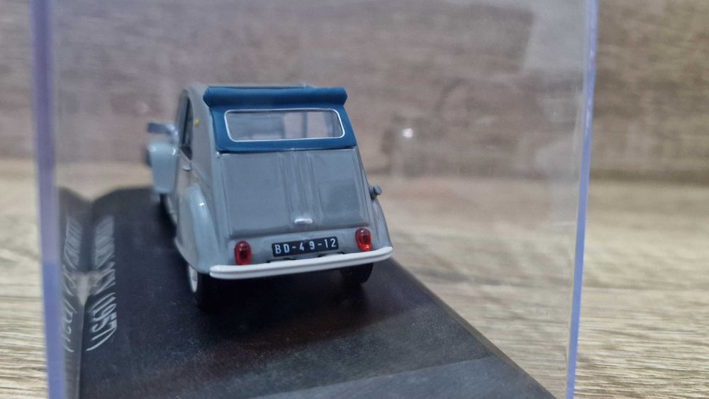 Miniatura Citroen 2cv 1:43