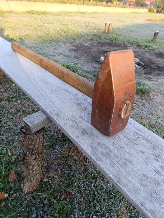 Młotek 10 kg ręczny.