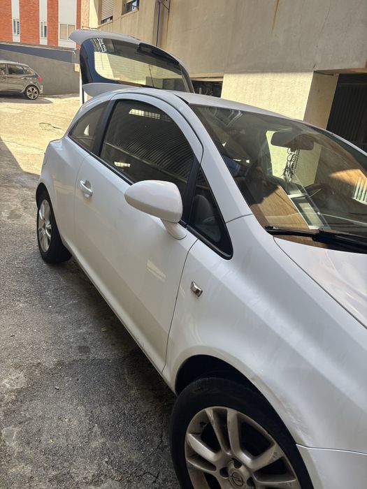 Opel Corsa D comercial