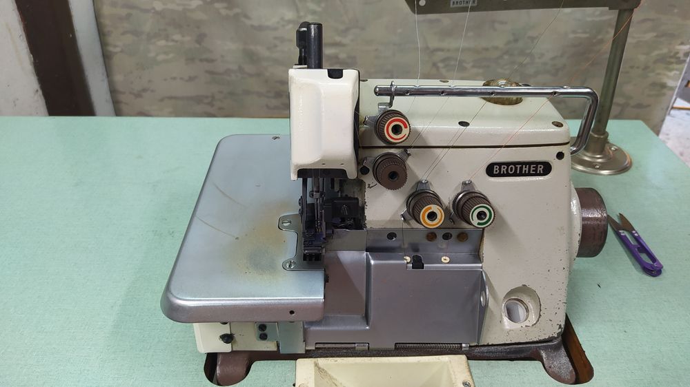 Оверлок 4х ниточный brother