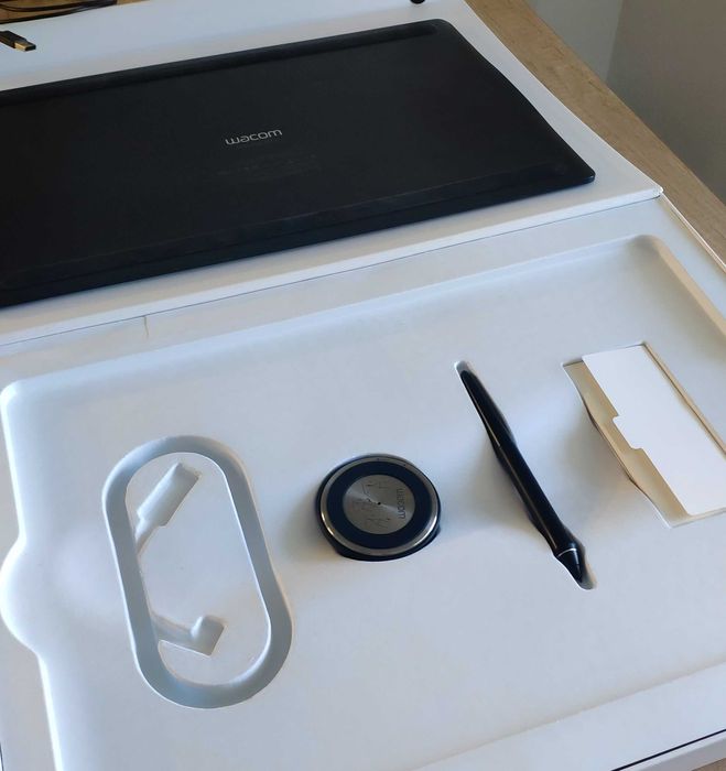 Професійний планшет Wacom Intuos Pro L. Б/У. Цiна нового- 22 299 грн