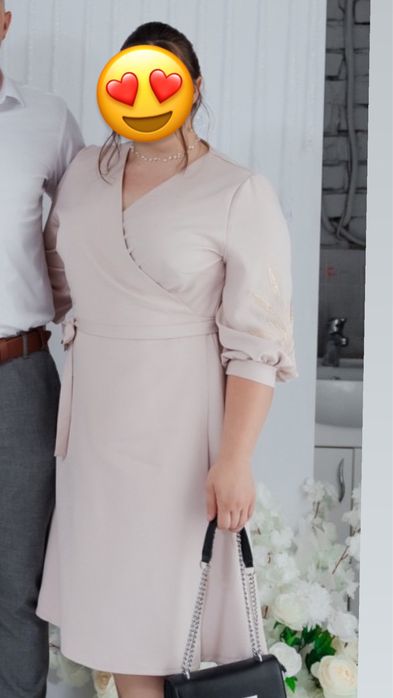 Сукня з вишивкою