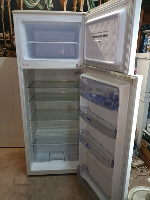Frigorífico Whirlpool em ótimo estado de conservação e a funcionar per