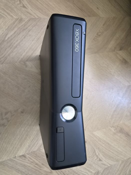 Xbox360, pad, 5 gier, zasilacz.
