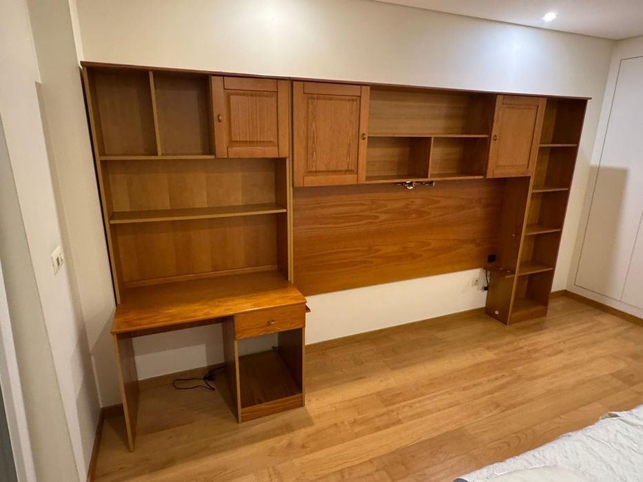 Móvel de escritório/quarto em madeira maciça c/ secretária e arrumação