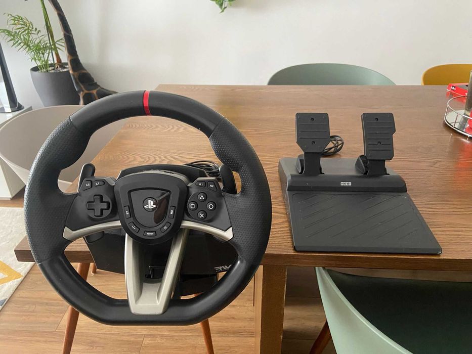 Volante Hori Racing Wheel Apex + Pedais (PS4/PS5/PC) – Excelente Estado