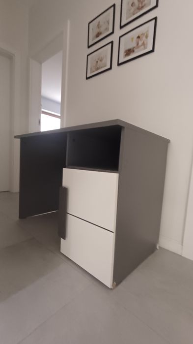 Czarno białe drewniane biurko (Odbiór osobisty)