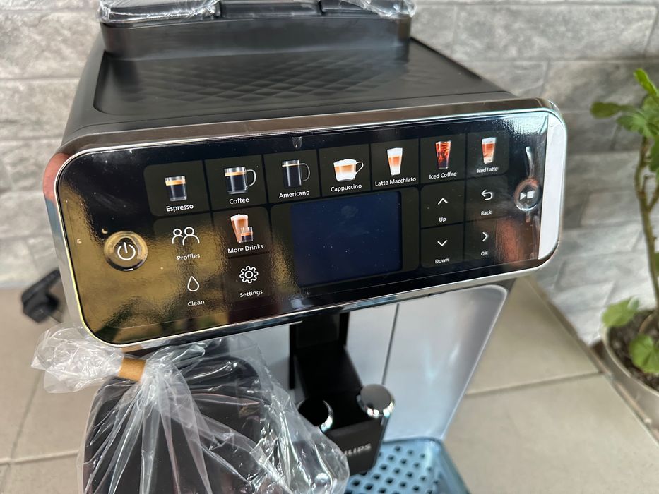 Кавомашина Philips Latte Go EP5500 кавоварка нова вітринний зразок