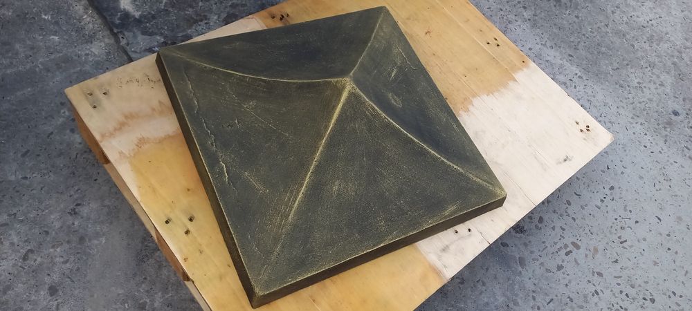 Дашки на паркан, накриття на стовбець, парапети власне виробництво.