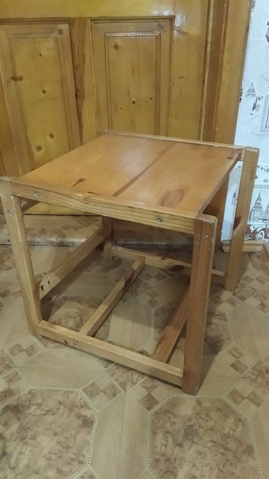 Продам дитяче крісло зі столиком, з дерева