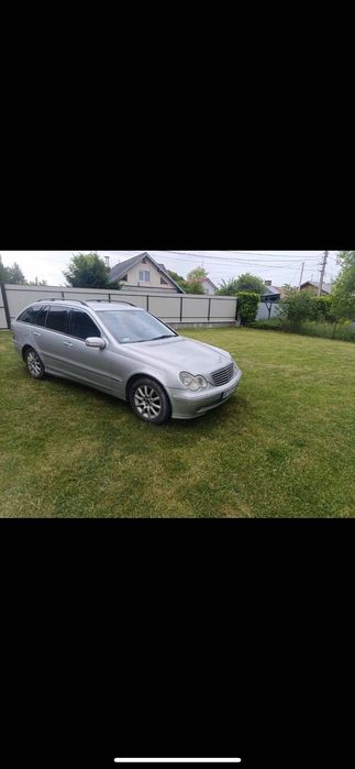 Автомобіль Мерседес w203