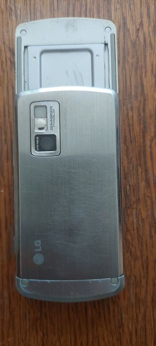 Telefon komórkowy LG KE970 Shine.