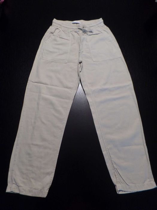 Vendo 3 Pares de calças, 1 calções, 1 T-shirt em Bom estado