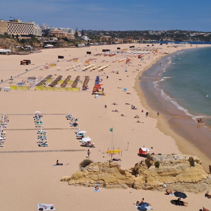 Praia da Rocha - T2 com garagem.
