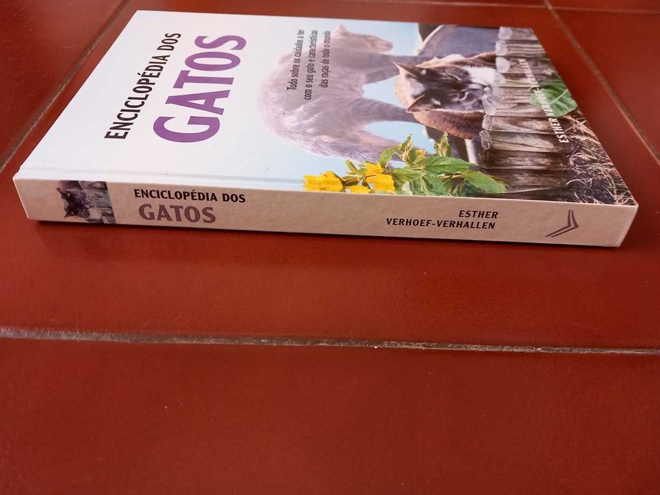 Enciclopédia dos Gatos (portes incluídos)