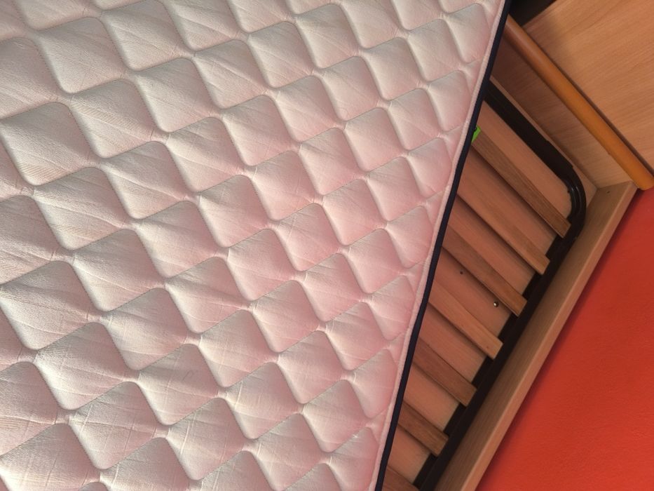 Cama solteiro com colchão
