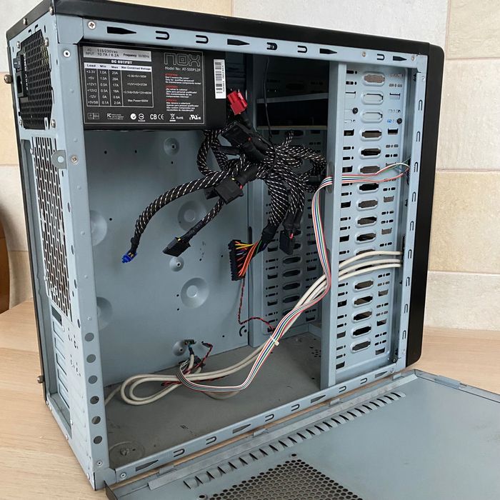 Caixa PC NOX ATX + Fonte de alimentação NOX