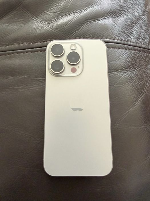 Iphone 15 pro 128 gb com 87% estado bateria