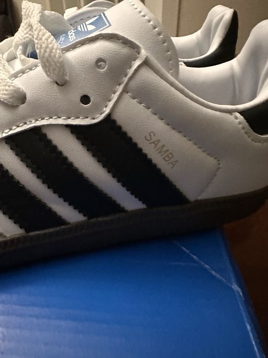 Sapatilhas Adidas modelo Samba n. 34
