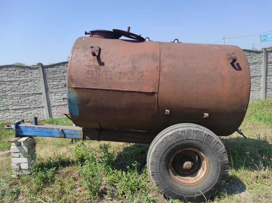 Продам бочку 3.2 куба прицепна