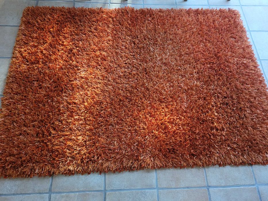 Carpete de pelo comprido em excelente estado geral 200cm/140cm