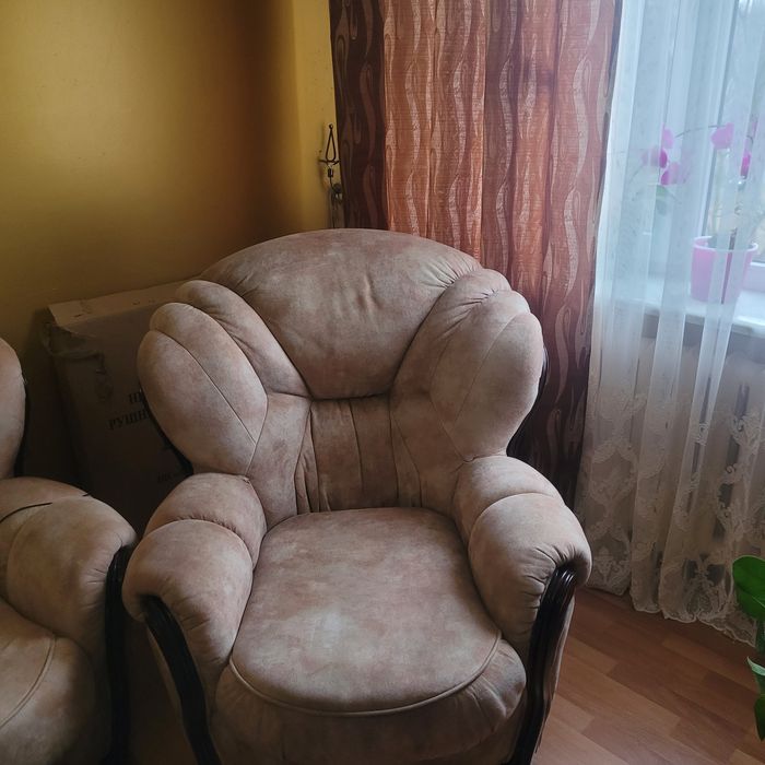 Продам диван і два крісла