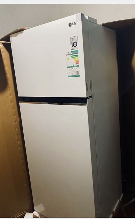 Продам абсолютно новий двокамерний холодильник LG LT15CBBWIV1 у заводській упаковці. Ку