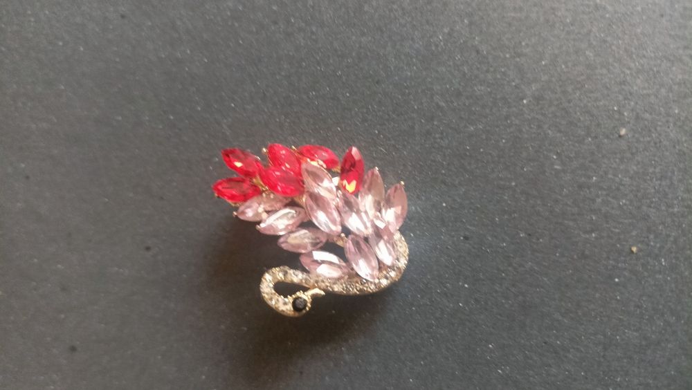 Broszka łabądź cyrkonie