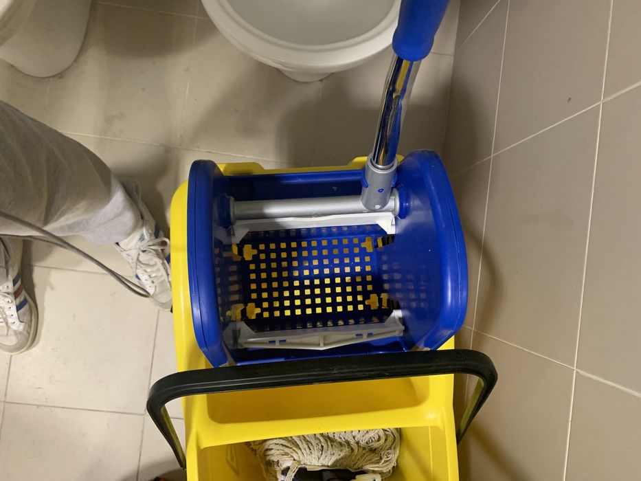 Balde com espremedor