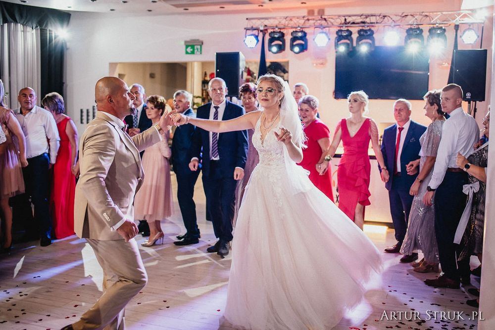 Sprzedam sukienkę ślubną rozmiar S