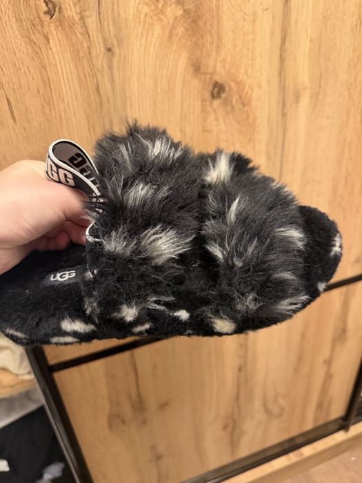 Сандалі , тапочки UGG