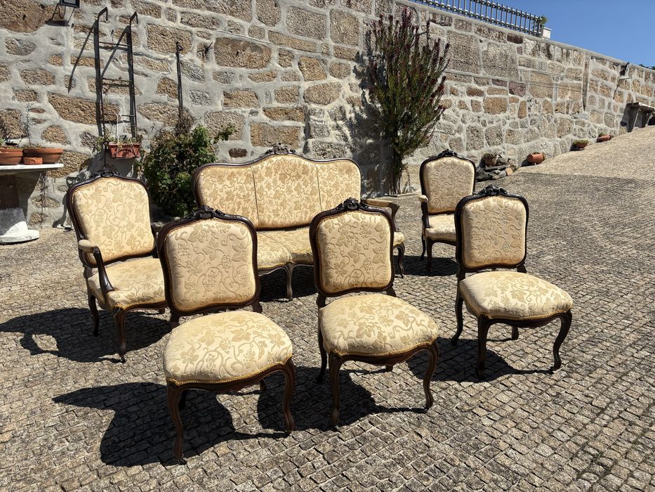 Conjunto cadeirão e cadeiras