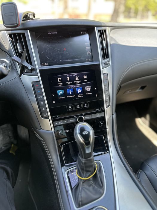 Infiniti Q60.