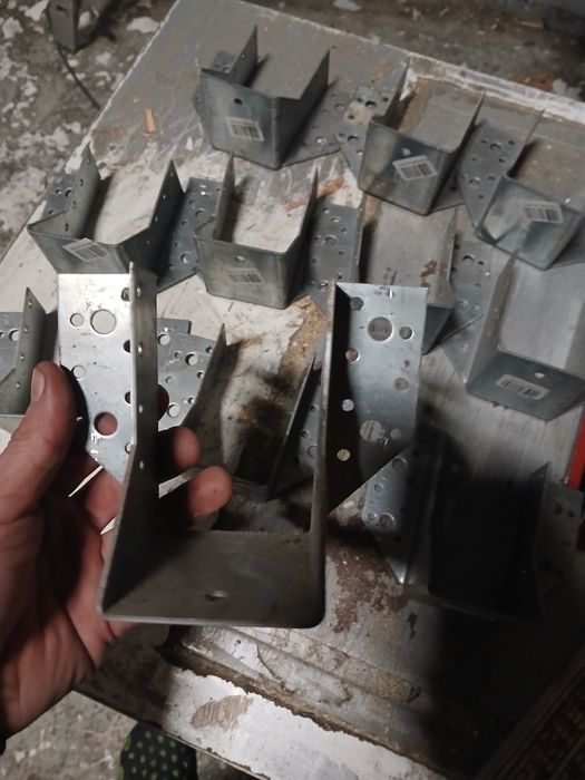 Uchwytu do belek i gwozdzie sruby