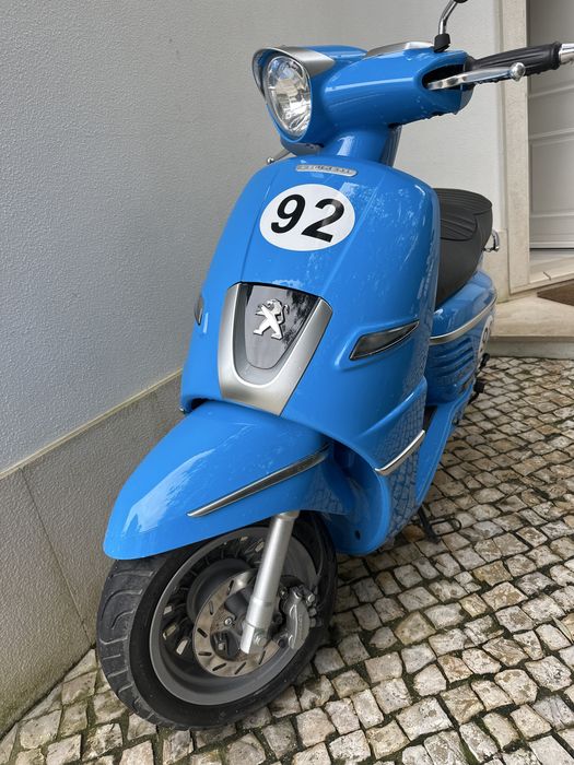 Moto semi nova cheirando a novo