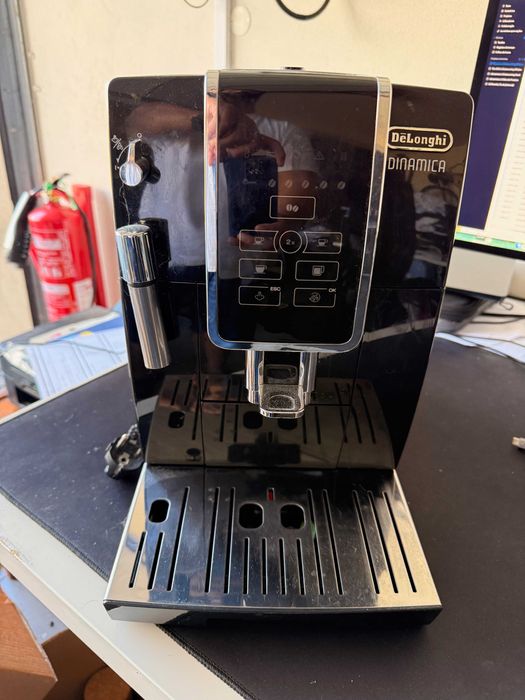 Maquina de Café DeLonghi Dinamica