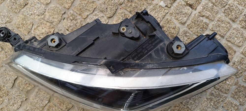 Farol ótica SEAT Ibiza/ Arona Led