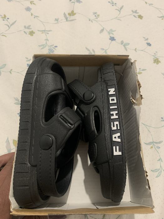 Sandalia menino nova