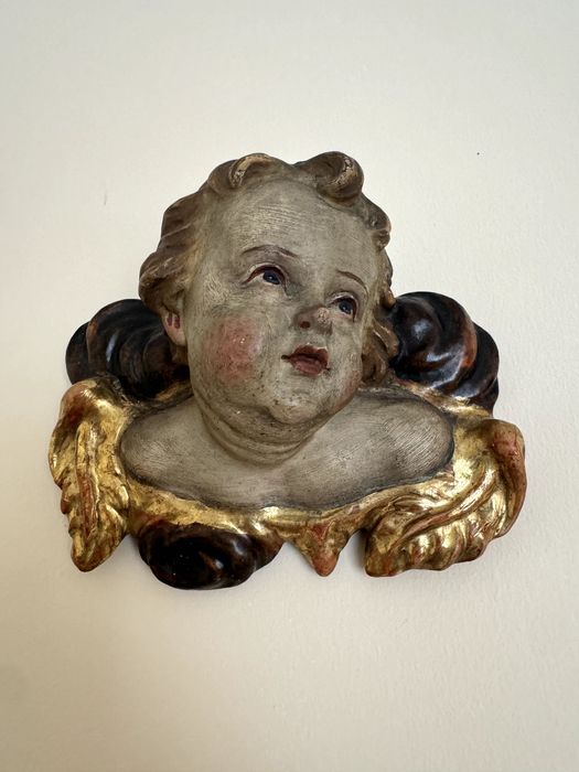 Cabeça de anjo alada em estilo barroco, século XX