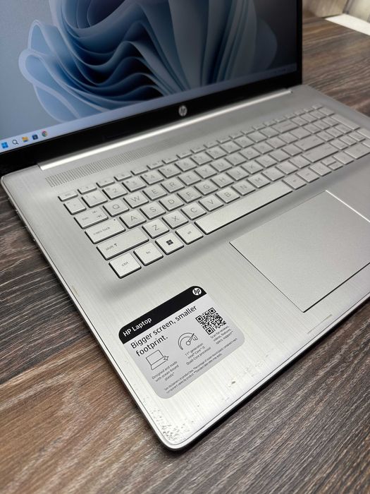 Ноутбук HP 17.3 FHD|core i5-1135G7|DDR4-16GB|SSD-240GB|Intel Iris Xe