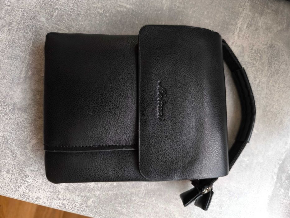 Продам б\у сумку для носіння через плече зі шкір.зама